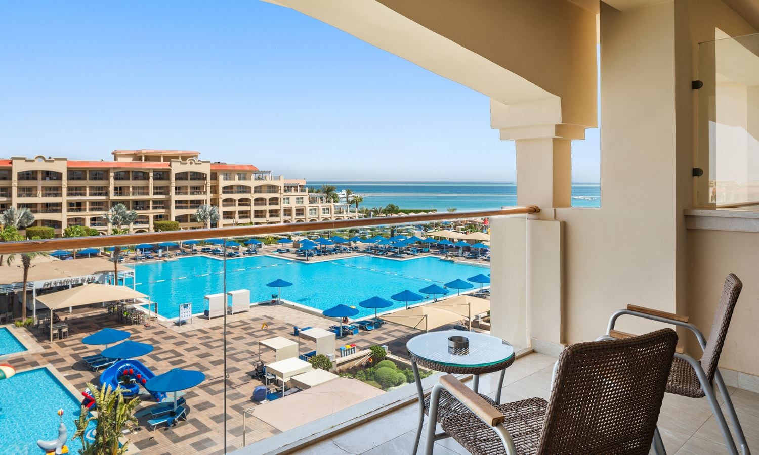 rooms-deluxe-room-side-sea-view