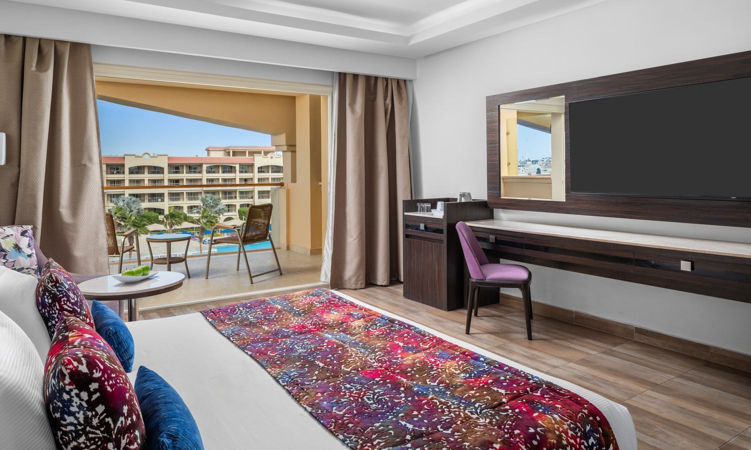 rooms-deluxe-room-side-sea-view