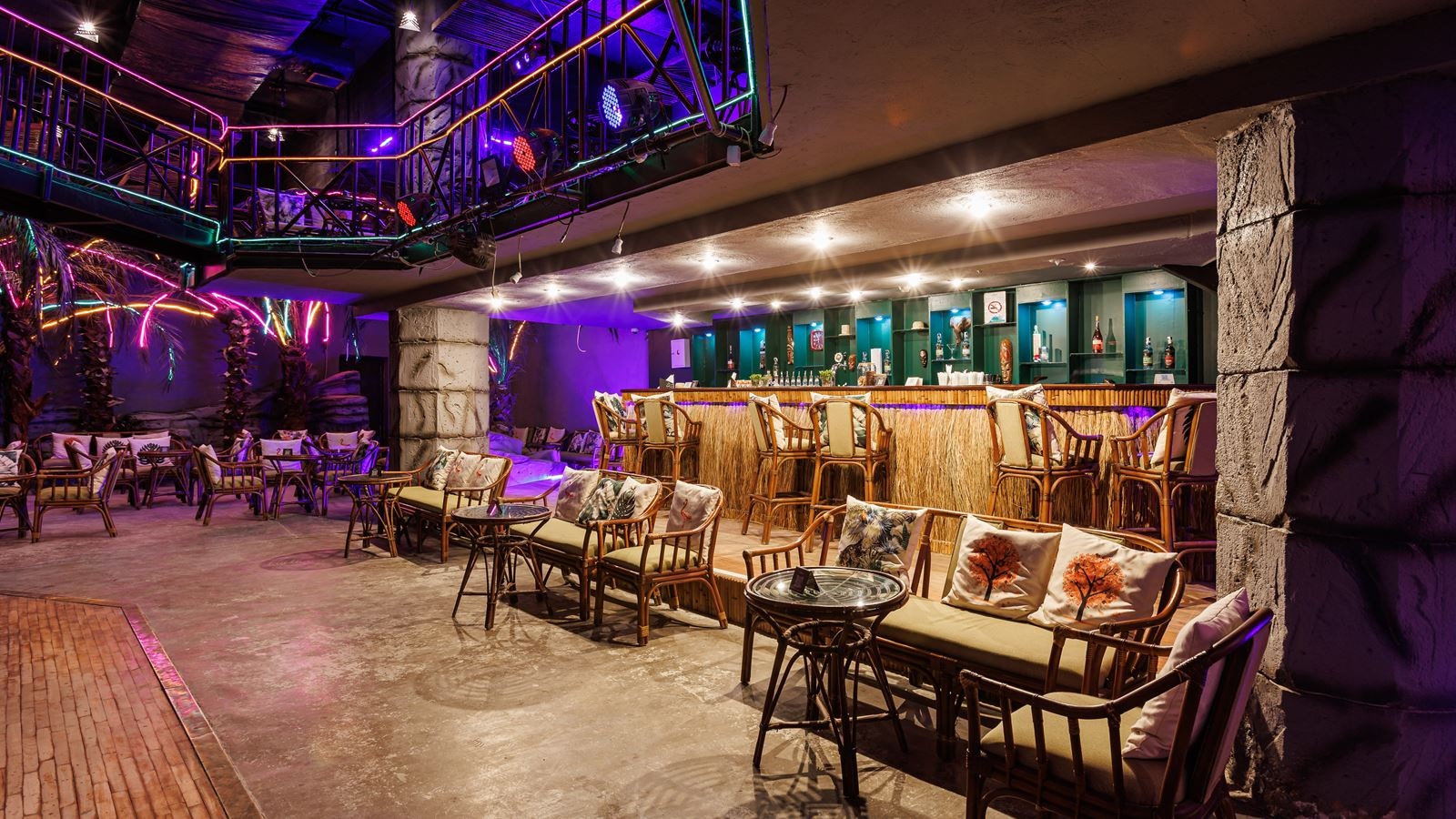 bars-circle-8-disco-bar