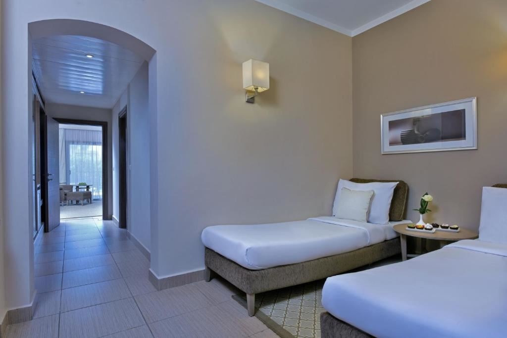 rooms-family-deluxe-room-garden-view