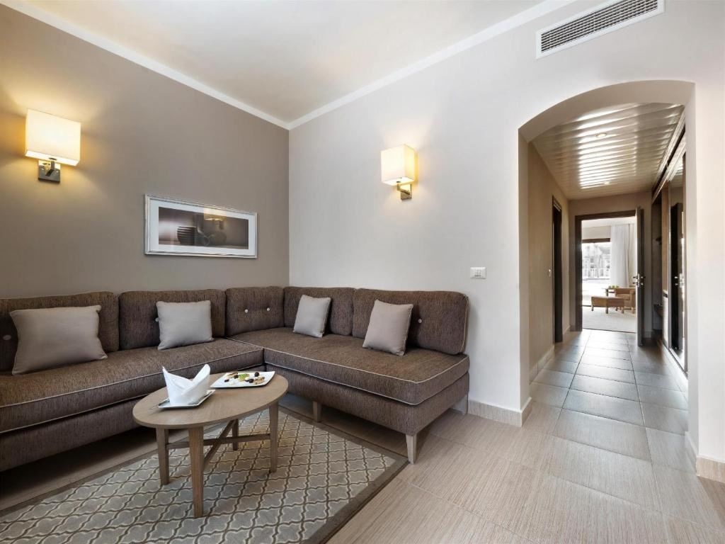 rooms-family-deluxe-side-sea-view