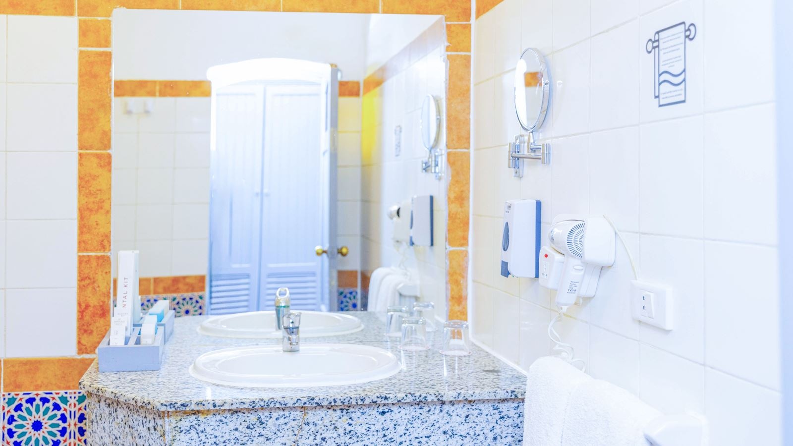 rooms-family-room-garden-view