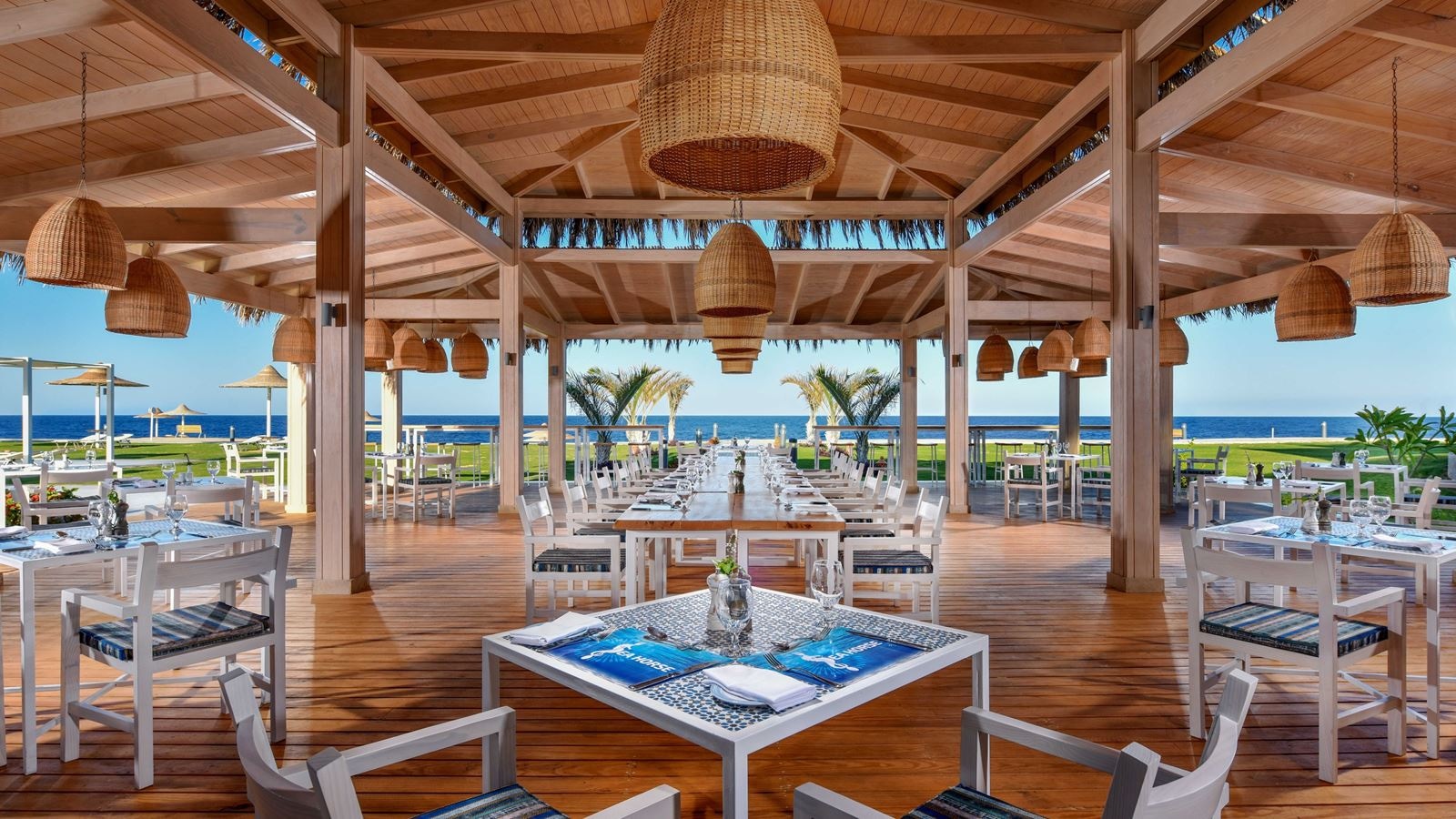 restaurants-sea-horse-beach-bar