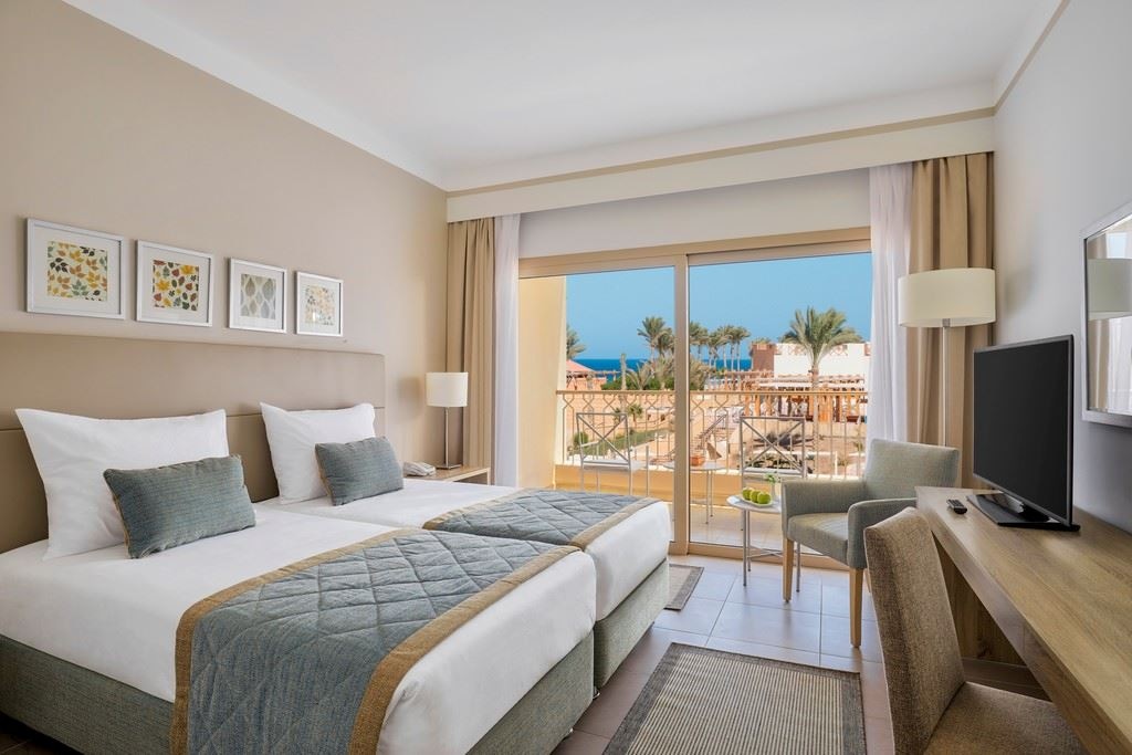 rooms-deluxe-side-sea-view