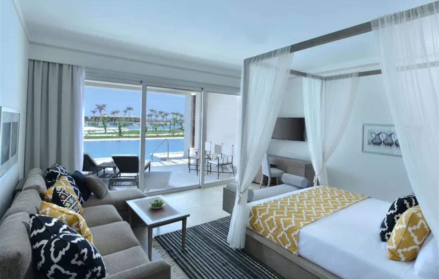rooms-deluxe-swim-up-sea-view-room