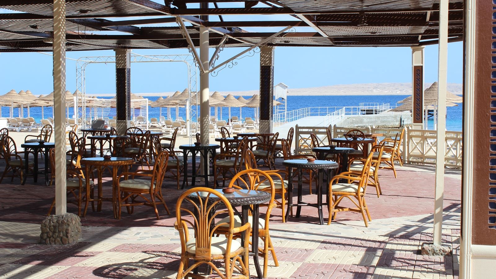 restaurants-beach-restaurant--blue-bar