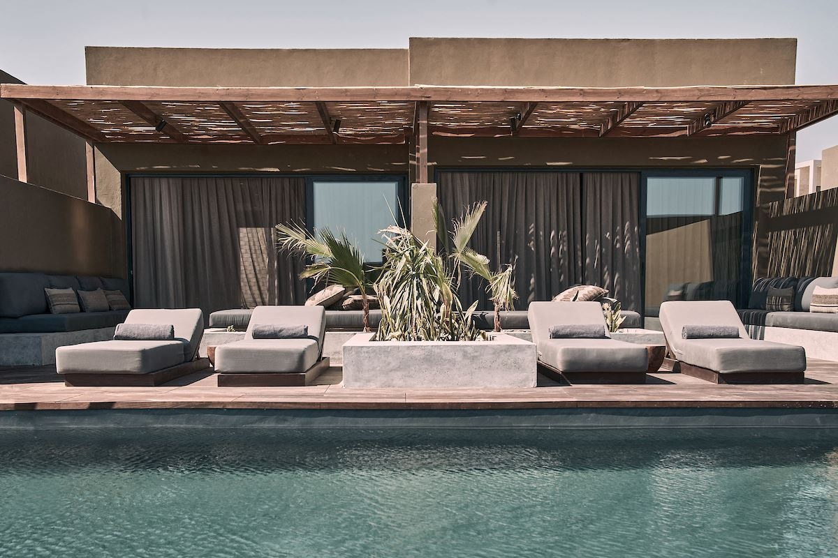 rooms-junior-suite-pool-view