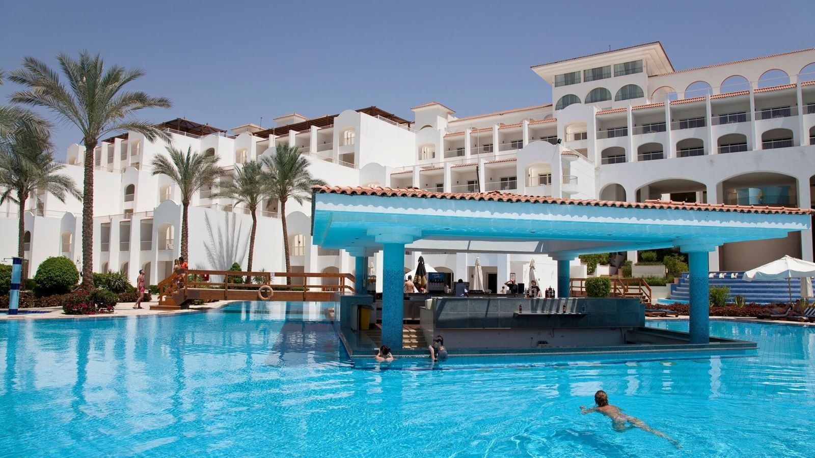 bars-splash-pool-bar