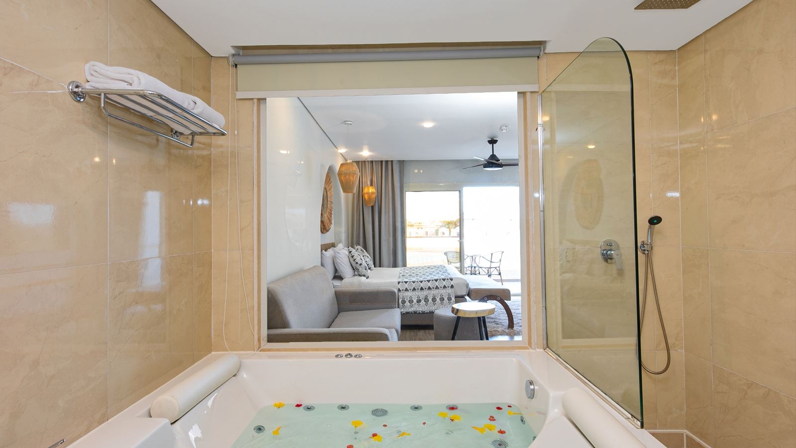 rooms-jacuzzi-junior-suite