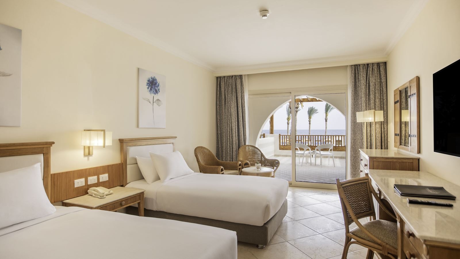 rooms-superior-pool-view