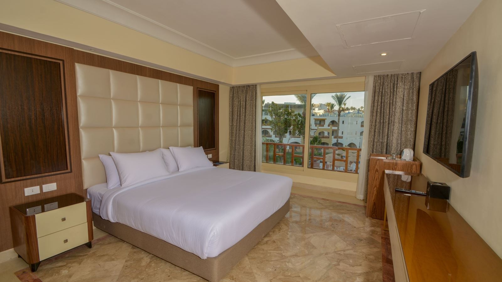 rooms-royal-suite-1-bed-room