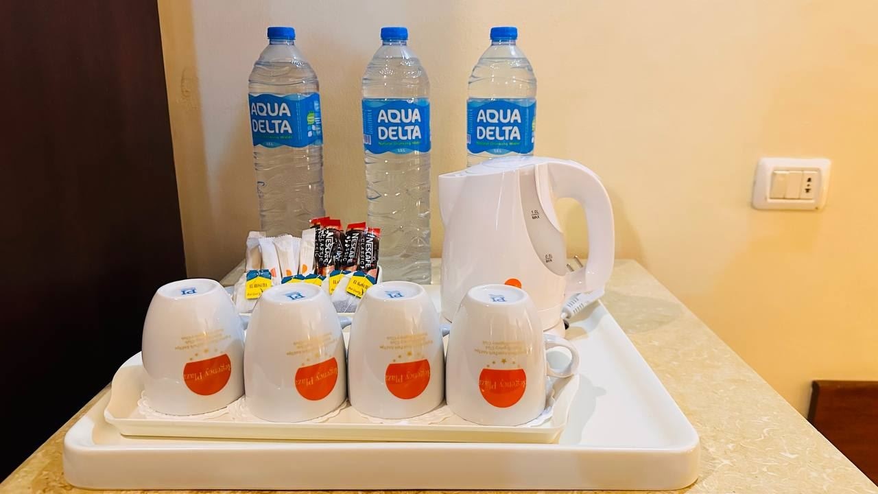 rooms-deluxe-room-pool-view