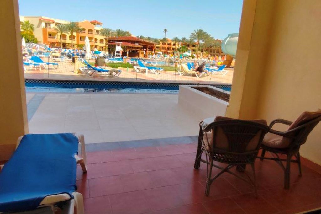 rooms-lazy-river-room-+16