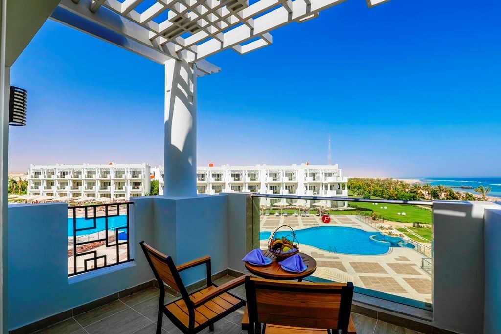 rooms-deluxe-room-sea-view