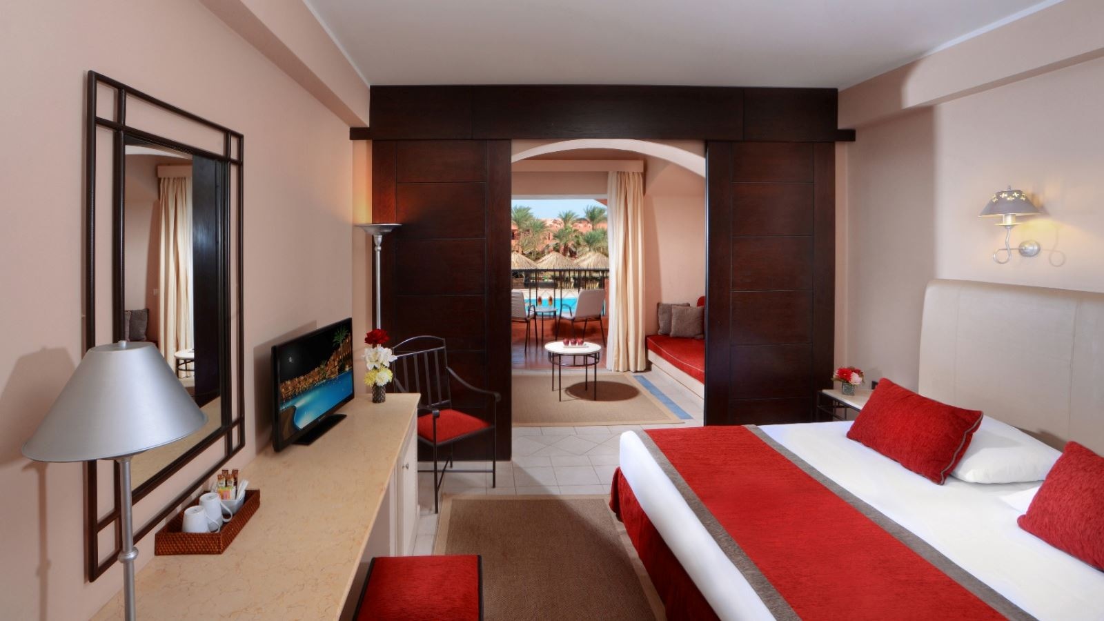 rooms-family-deluxe-pool-view