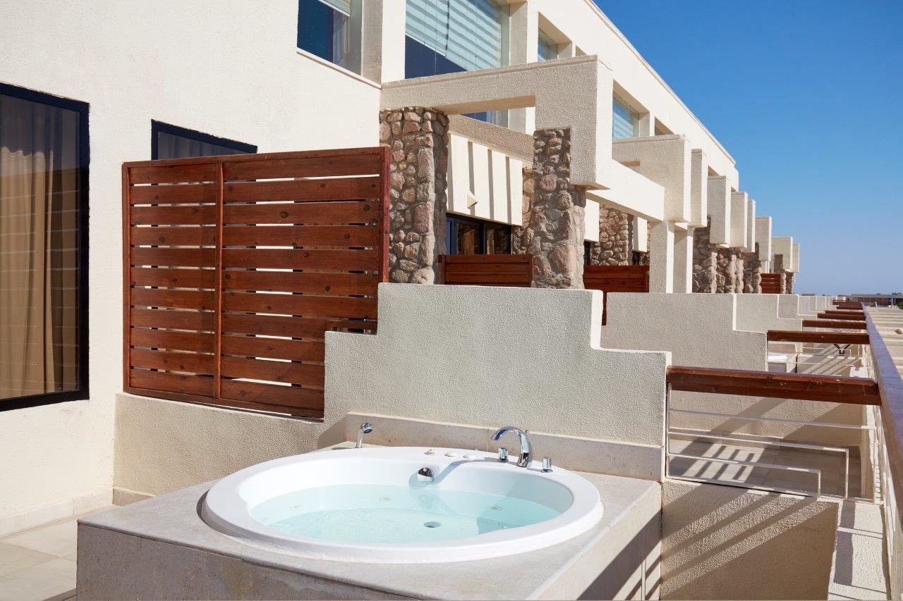 rooms-family-jacuzzi-room