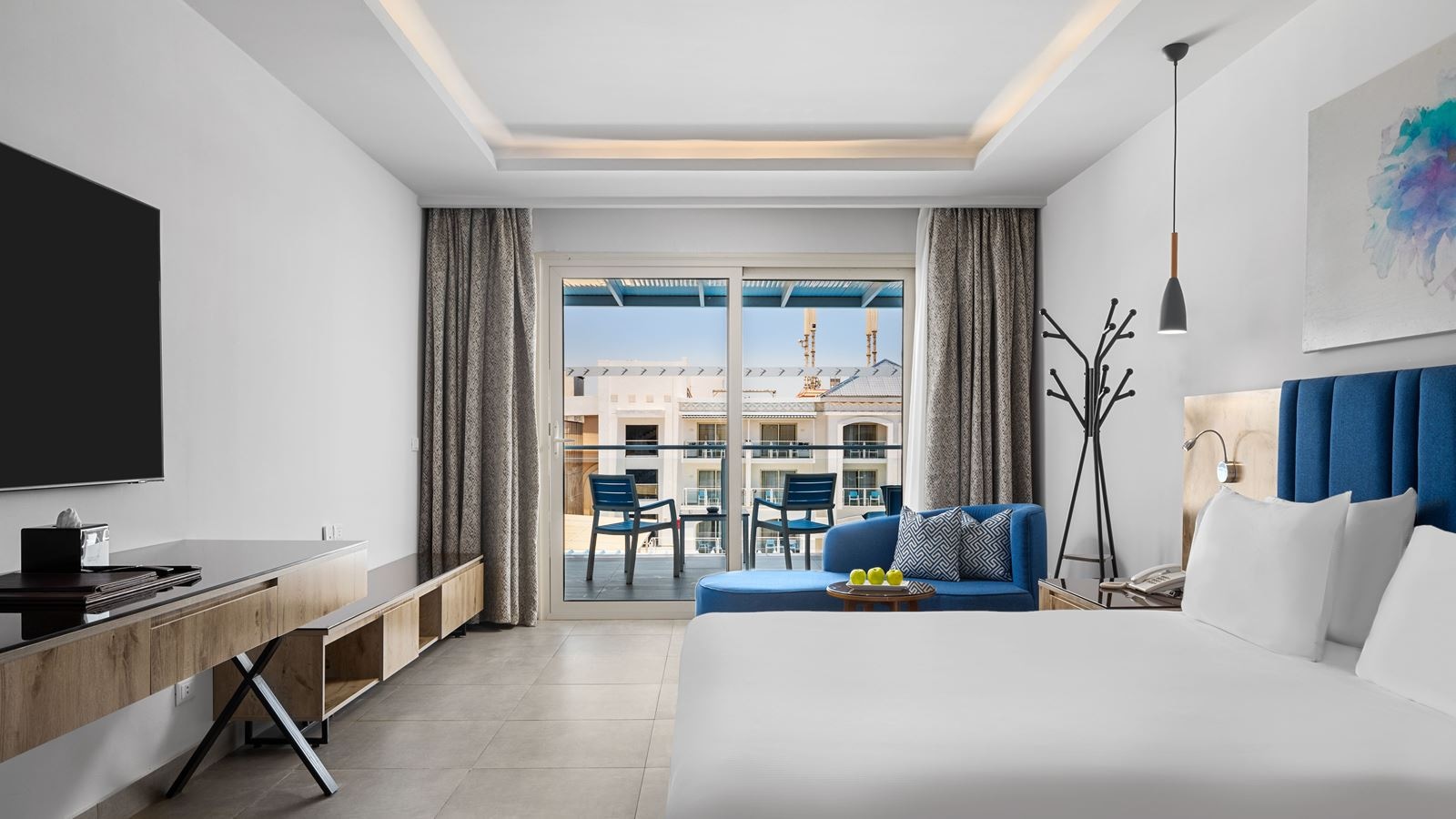 rooms-deluxe-room-pool-view