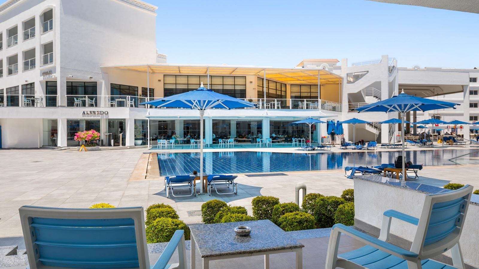 rooms-deluxe-room-side-sea-view