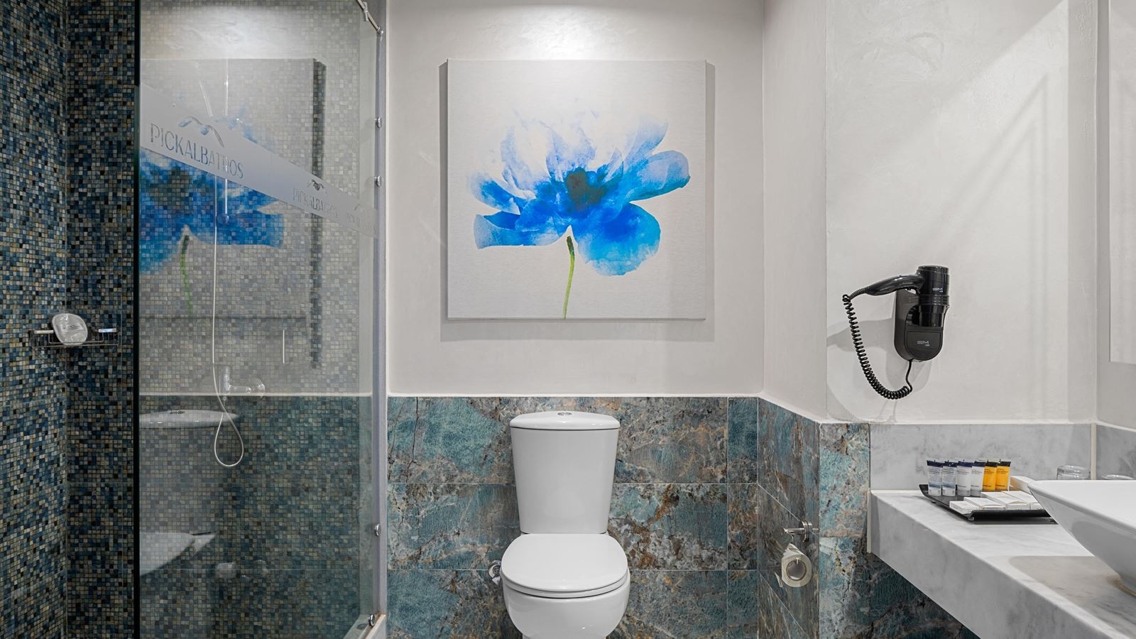 rooms-deluxe-room-side-sea-view