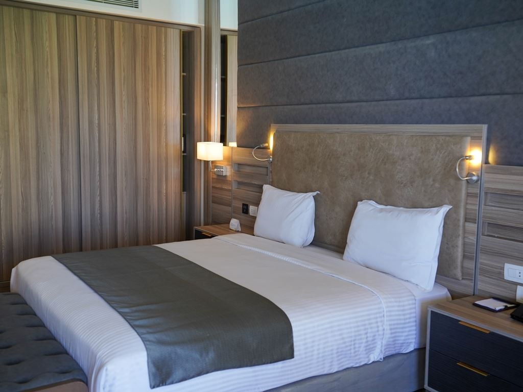 rooms-main-building-junior-suite-pool-view