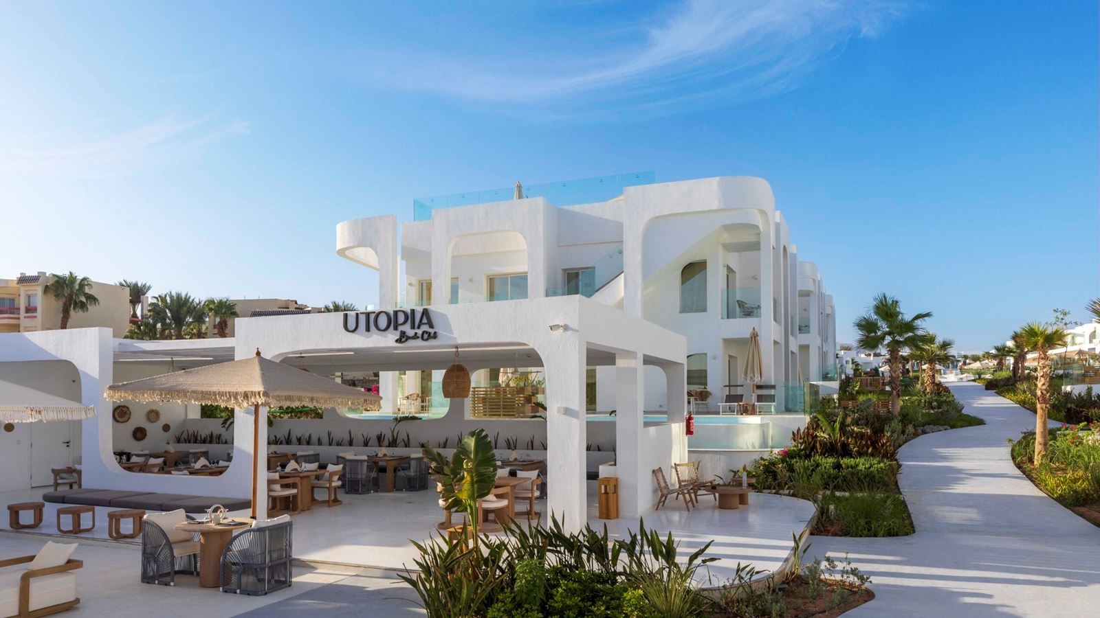 restaurants-utopia-beach-club-fusion-cuisine-for-livin-it-up-jacuzzi-suite-the-party-never-ends-pool-or-jacuzzi-suite-hall-of-fame-jacuzzi-or-pool-suite