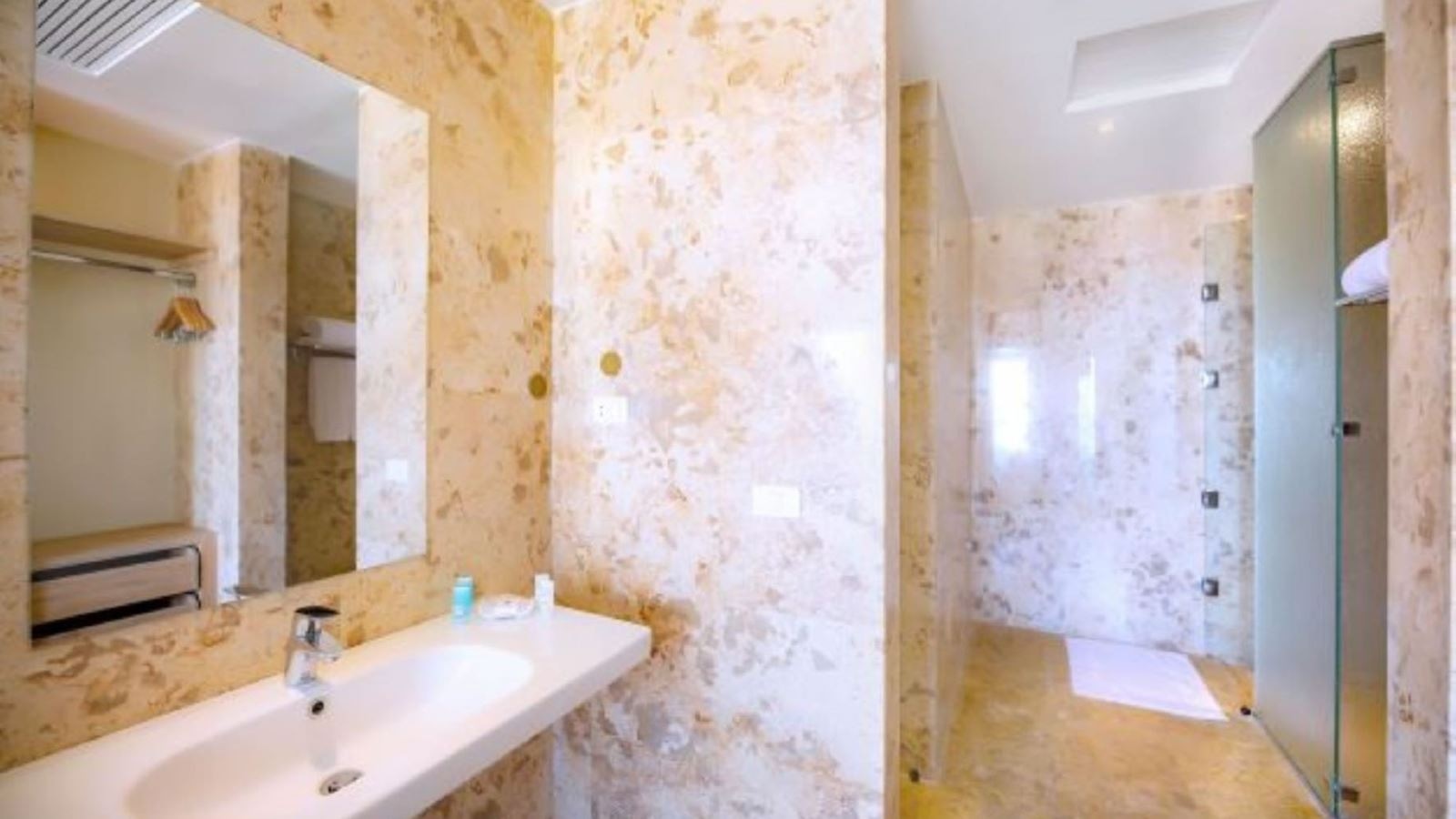 rooms-superior-p-sea-view