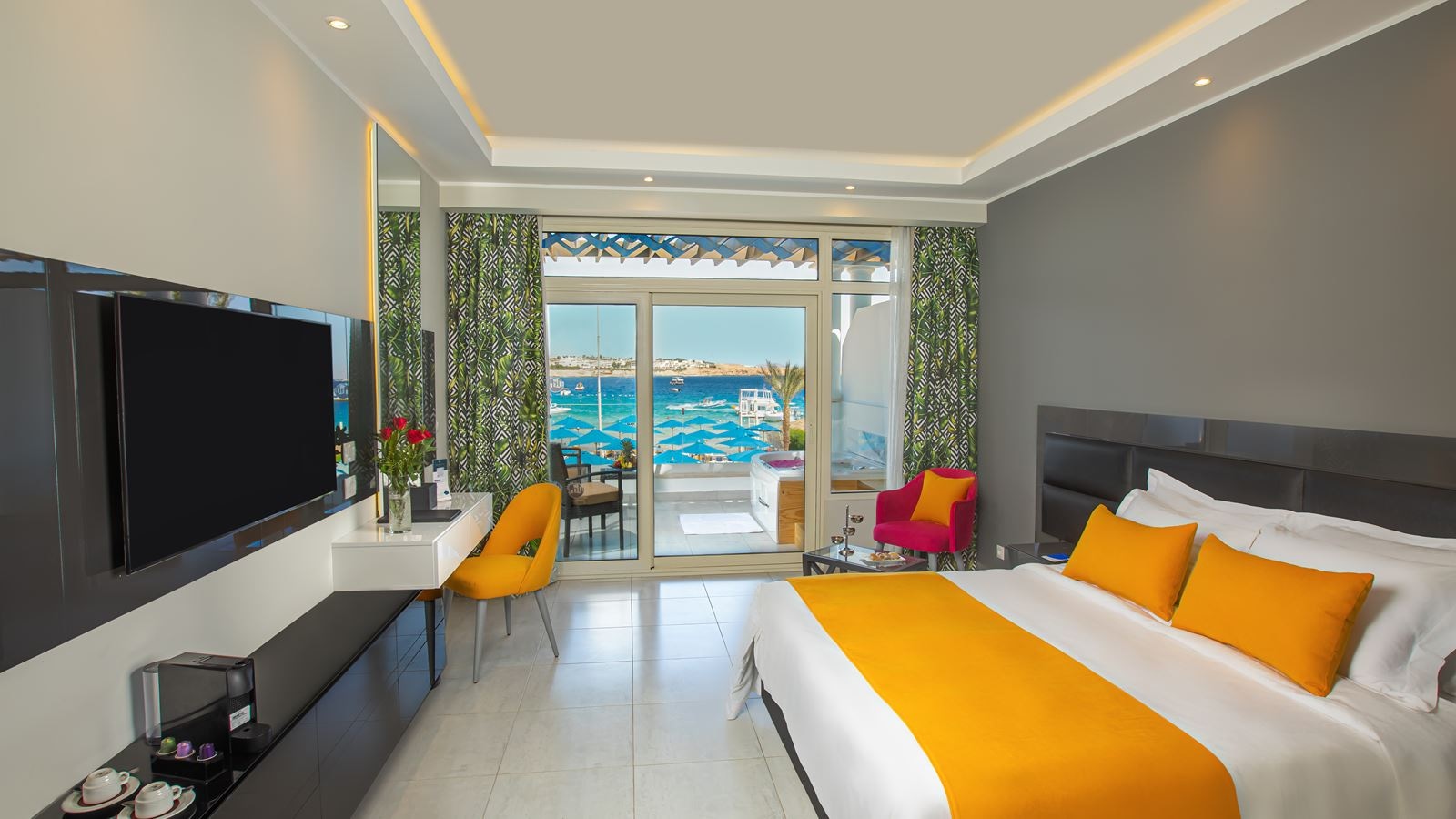 rooms-deluxe-jacuzzi-beach-front