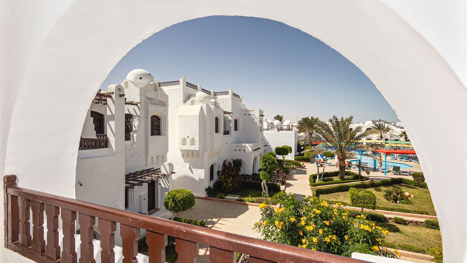 rooms-room-standard-pool-view-or-garden-view