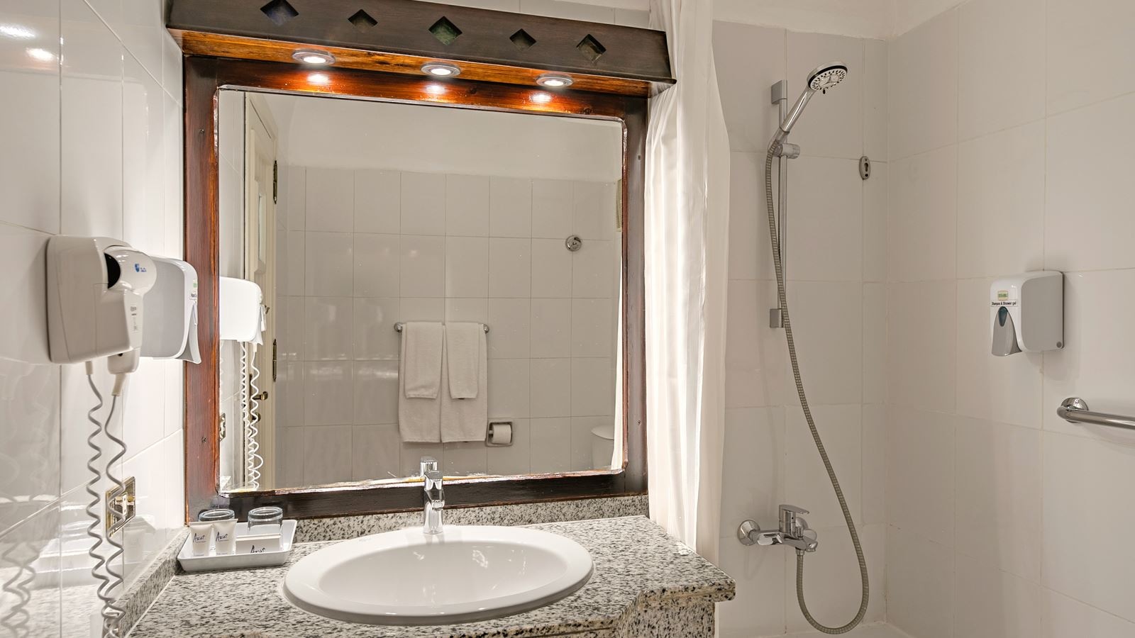 rooms-room-standard-seaview