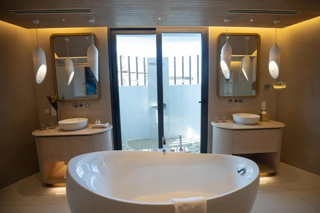 rooms-water-bungalow-suit