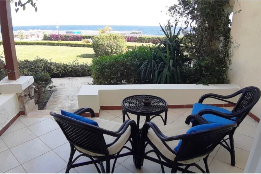 rooms-family-beach-front-room