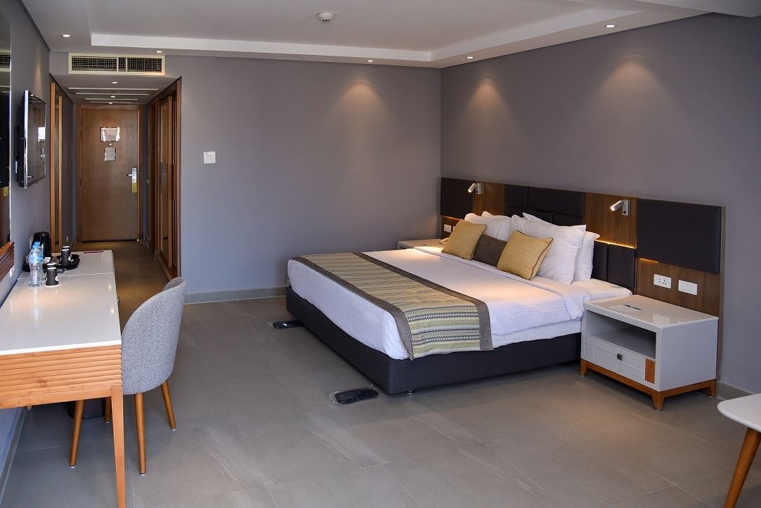 rooms-jacuzzi-suite-seapartial-sea-view