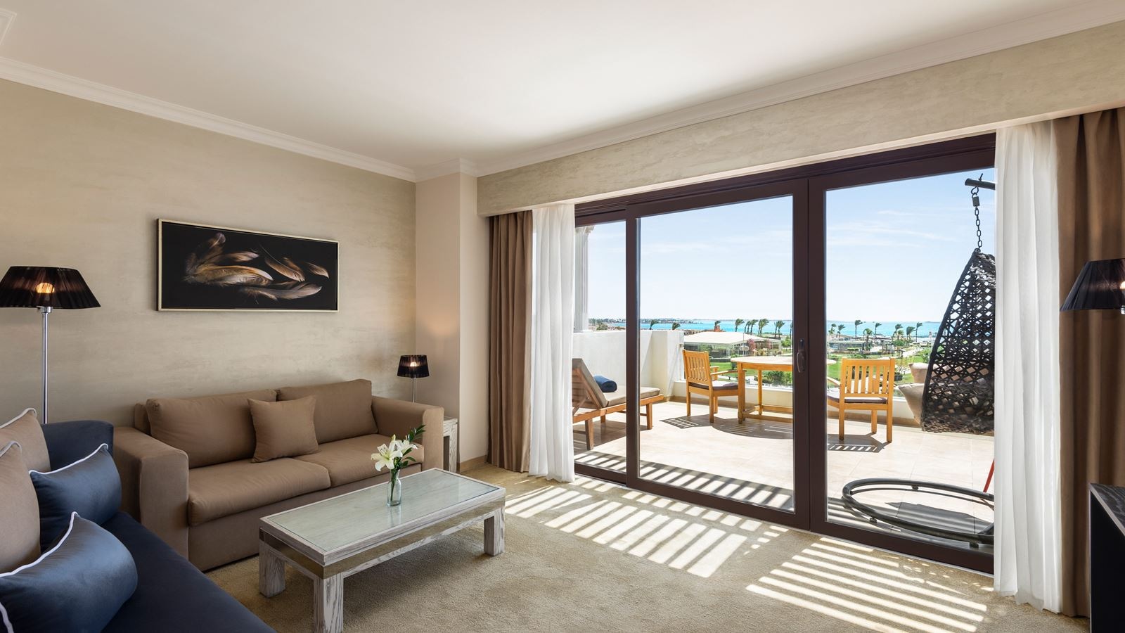 rooms-deluxe-sea-view-suite