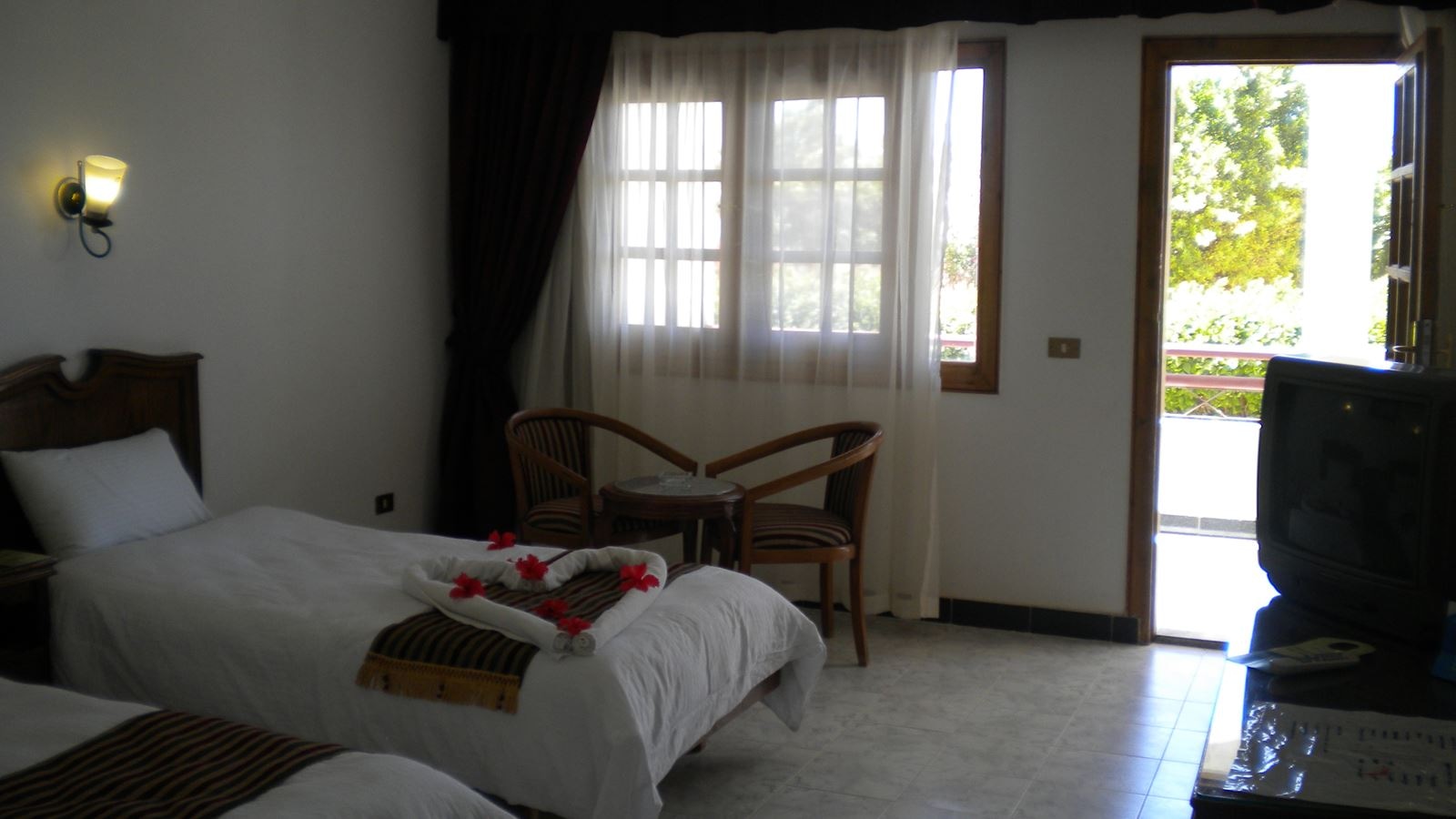 rooms-family-room-side-sea-view