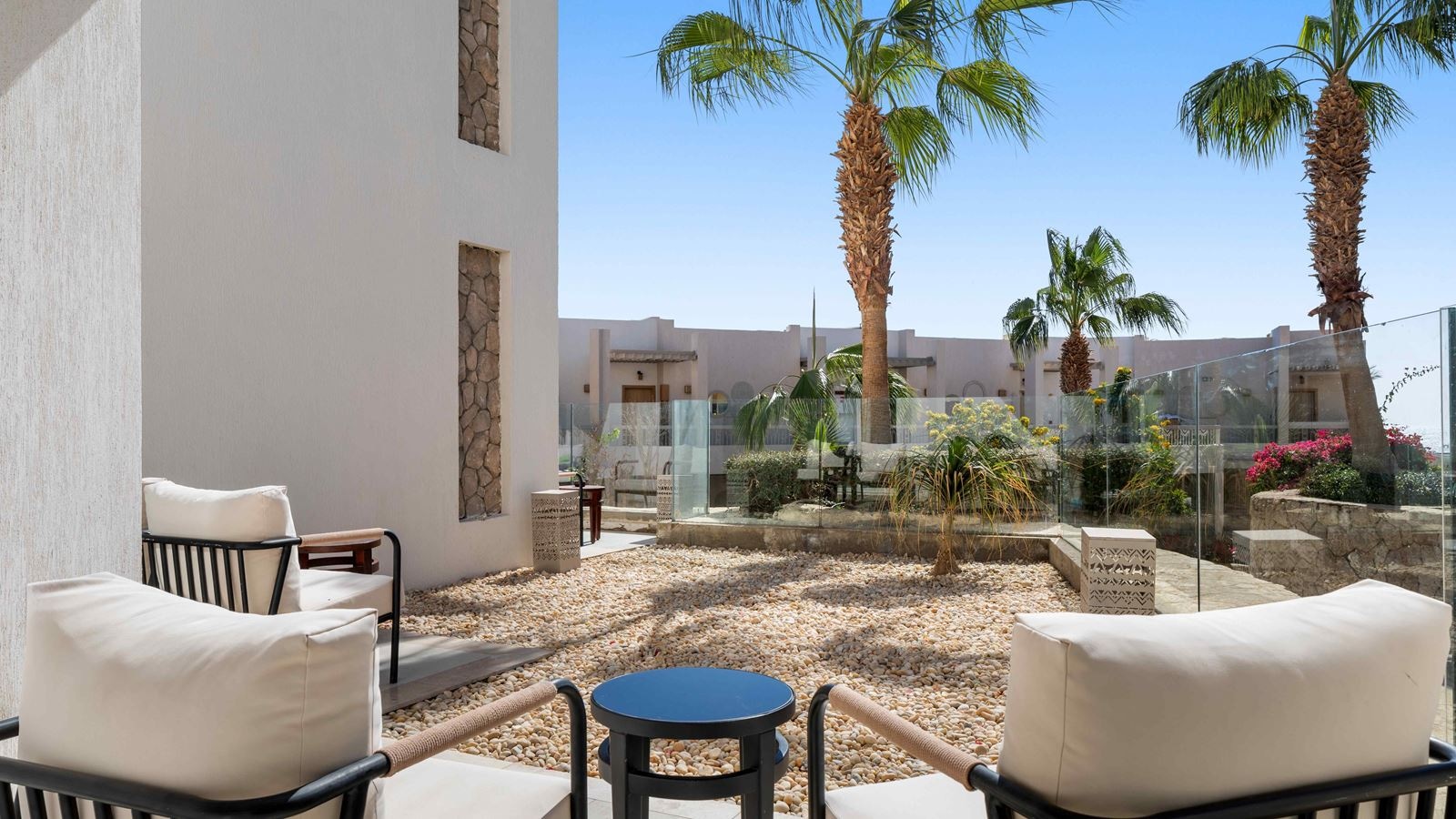 rooms-beachside-grand-premium-room-garden-or-pool-view