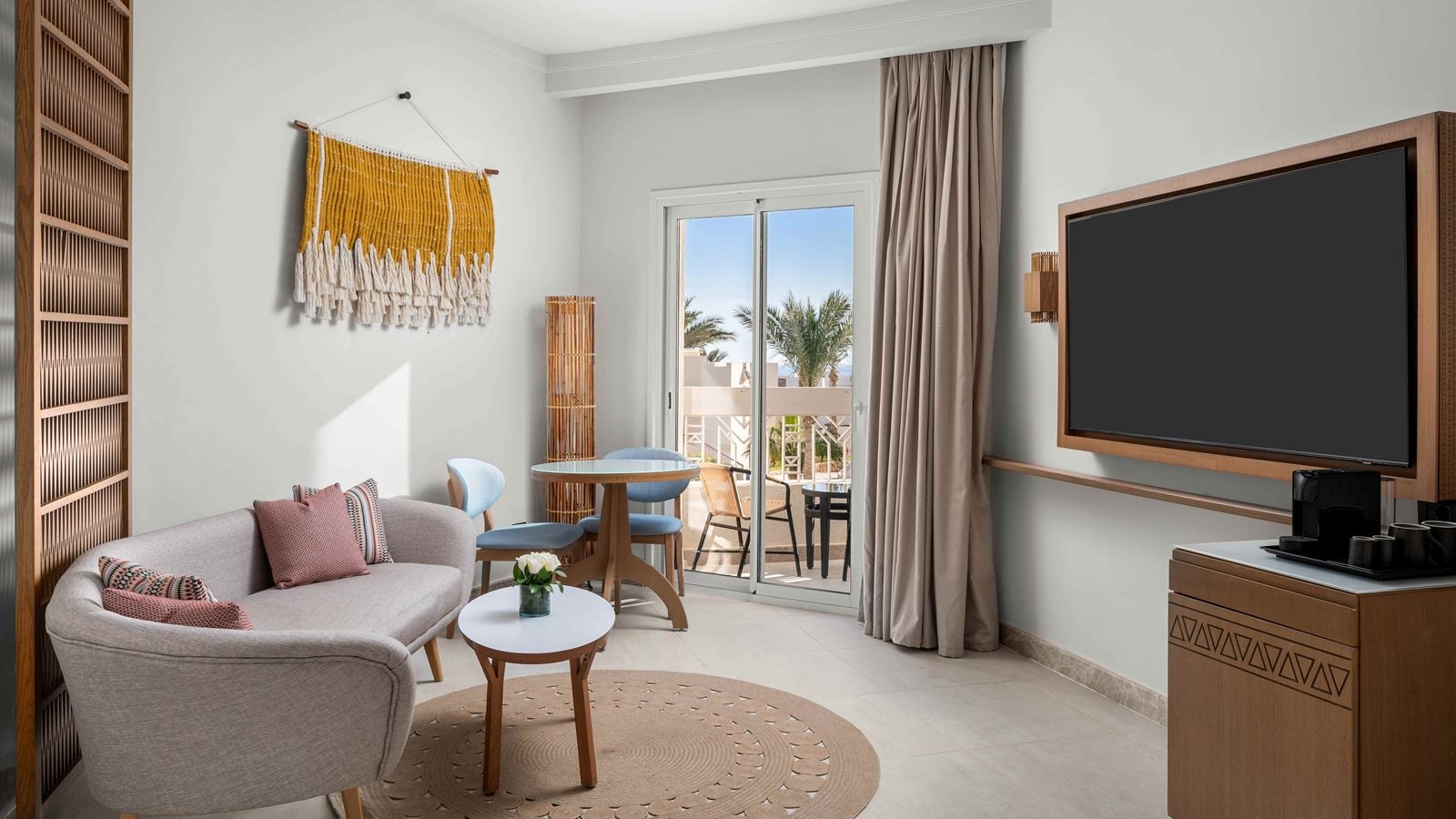 rooms-beachside-king-premium-suite-pool-or-sea-view