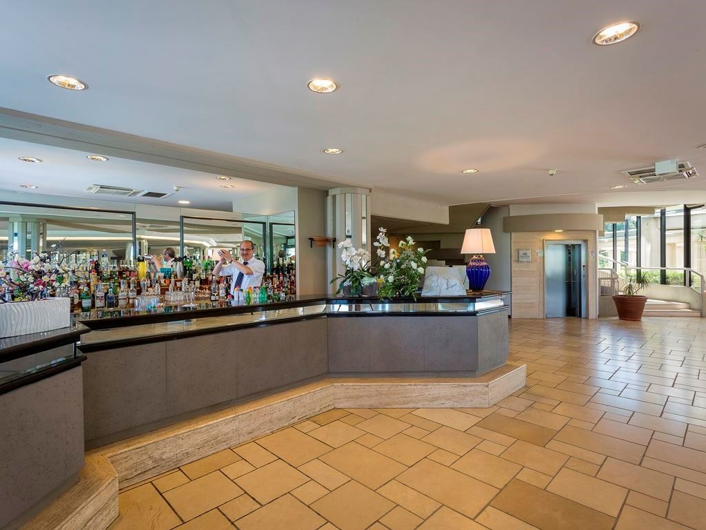 bars-bar-lobby