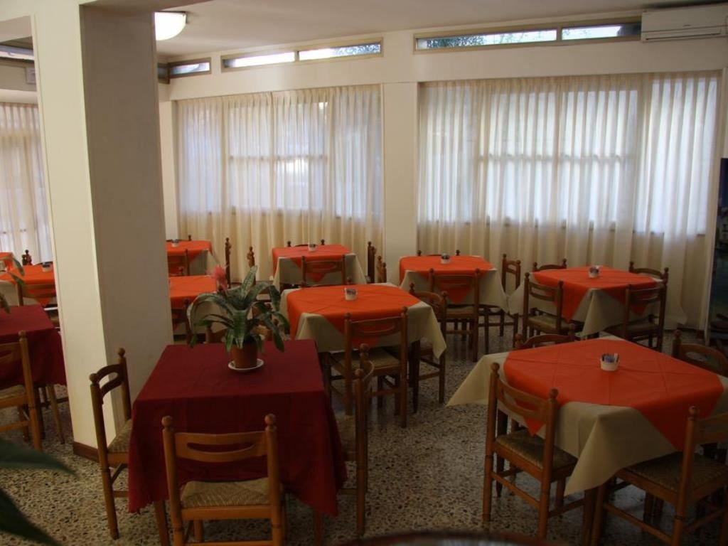 restaurants-restaurant