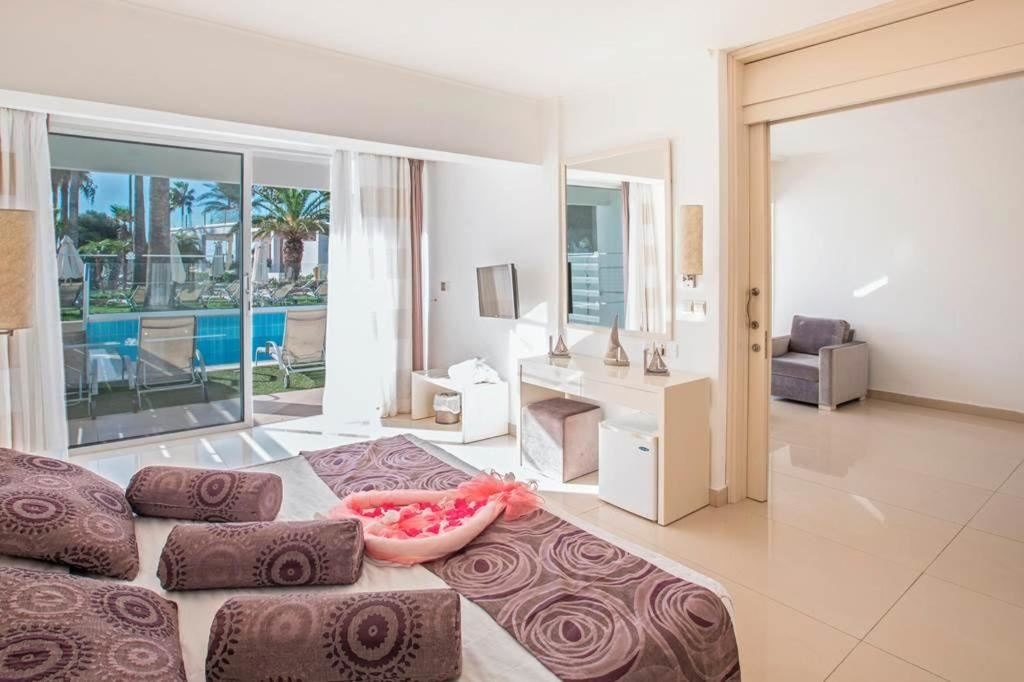 rooms-junior-suite-private-pool-