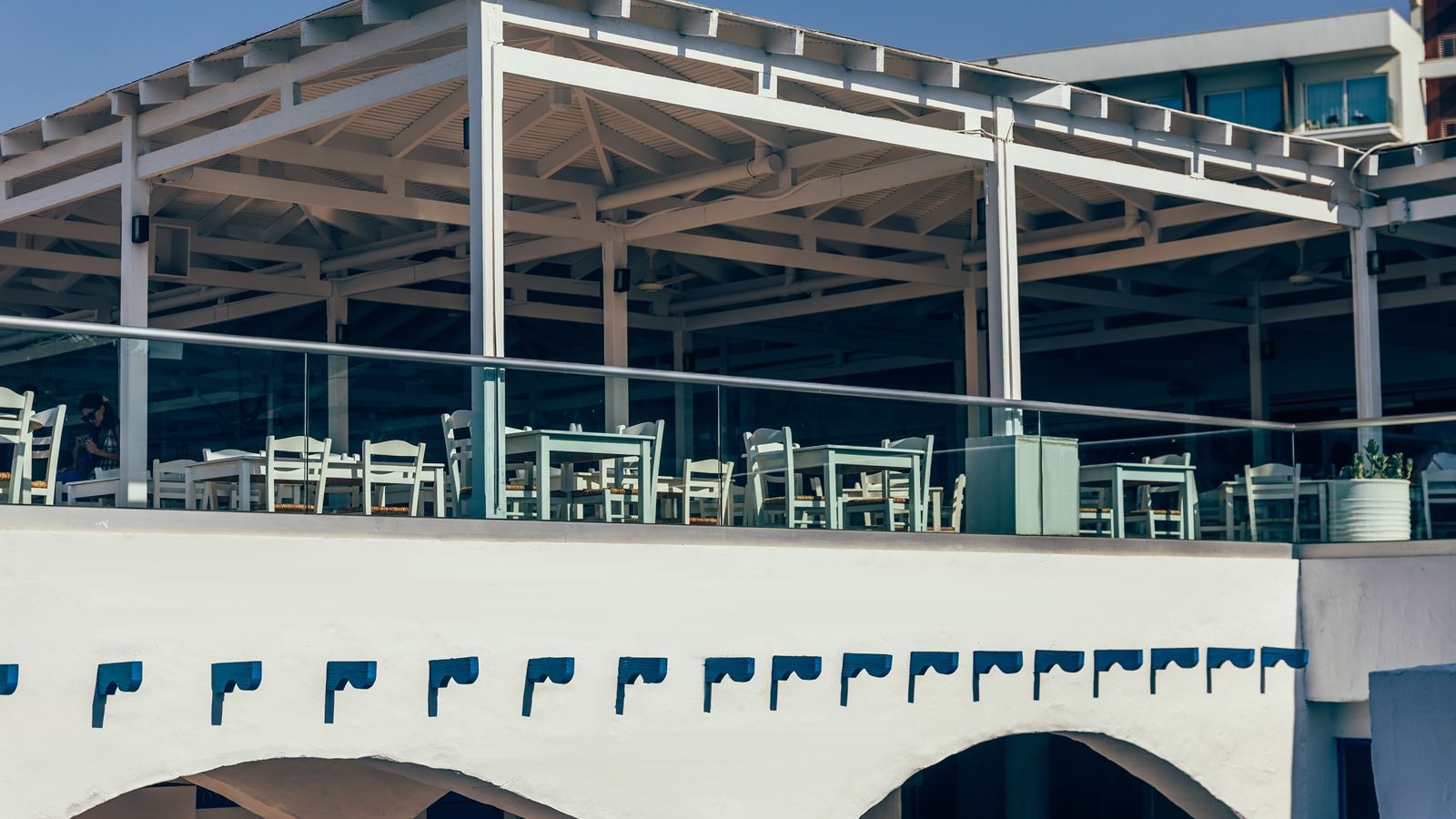 restaurants-hesperides-indoor--outdoor-restaurant