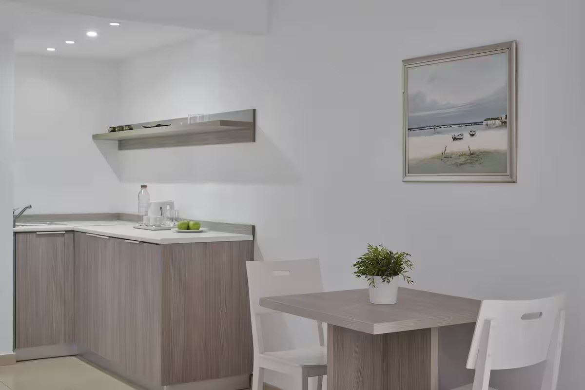 rooms-studio-inland-gardenview