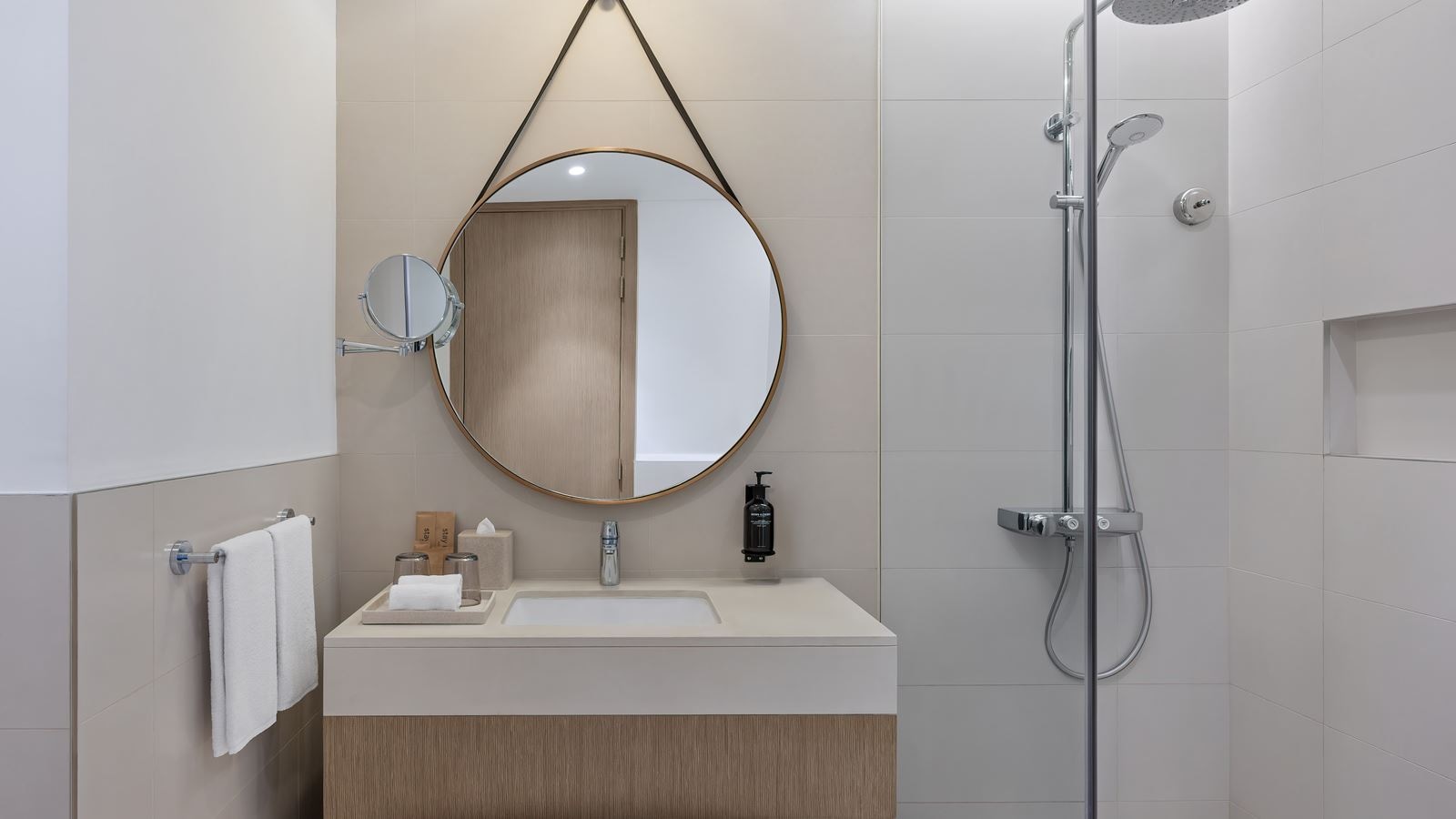 rooms-deluxe-room-twin-with-balcony