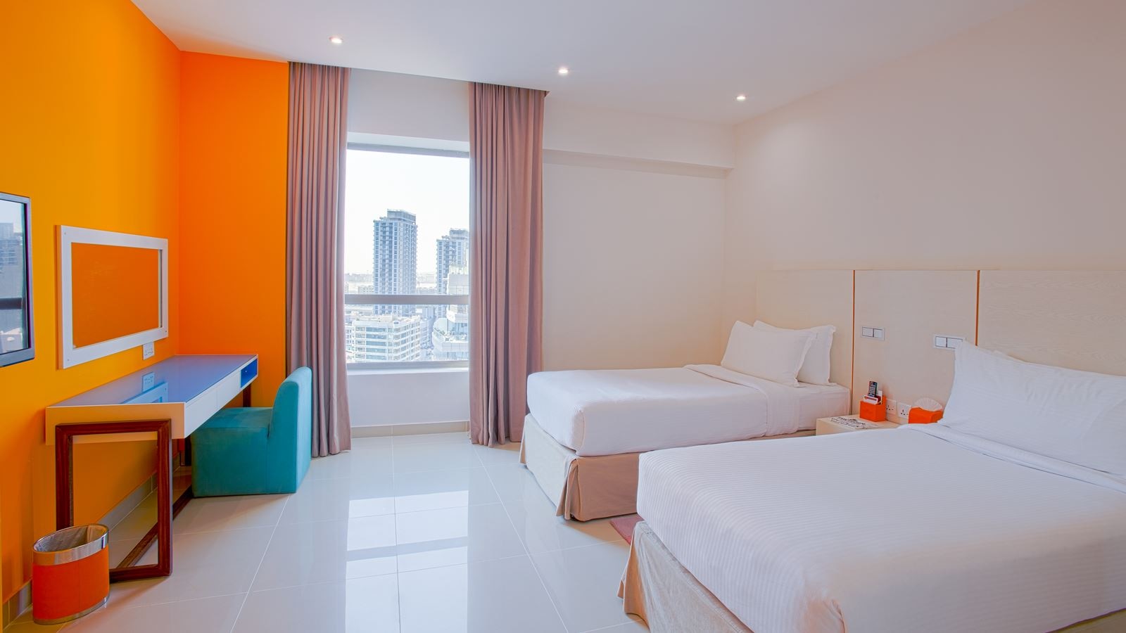 rooms-deluxe-room-city-view-kingtwin