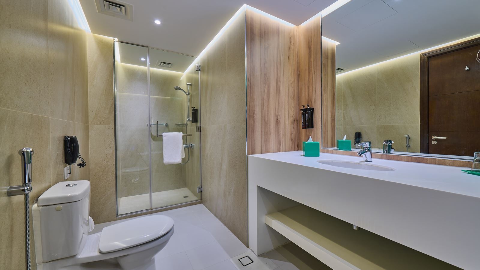 rooms-1bedroom-king-suite-with-balcony-partial-sea-view