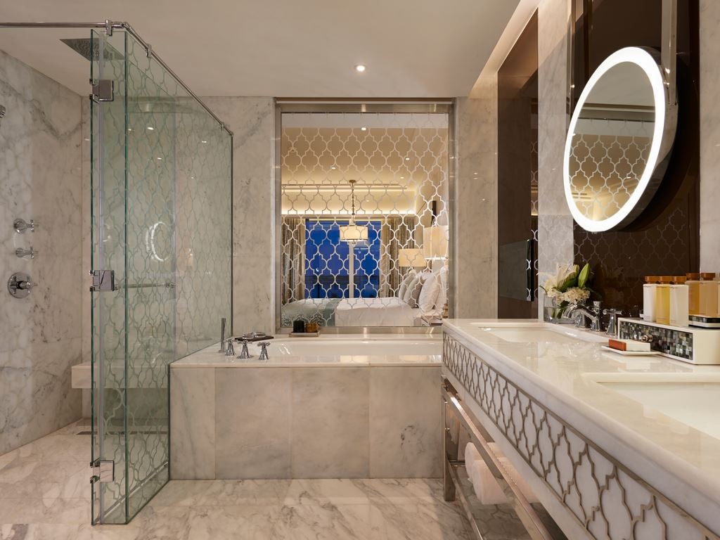 rooms-king-superior-partial-view-room