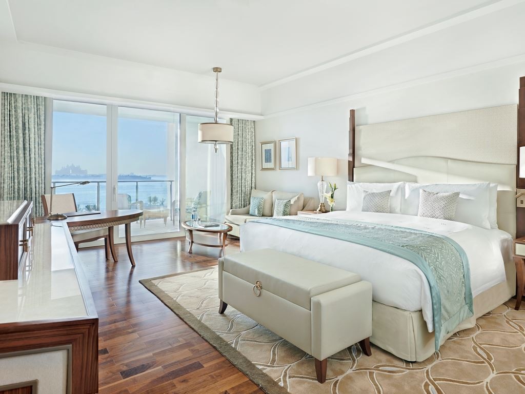 rooms-king-deluxe-palm-sea-view-room