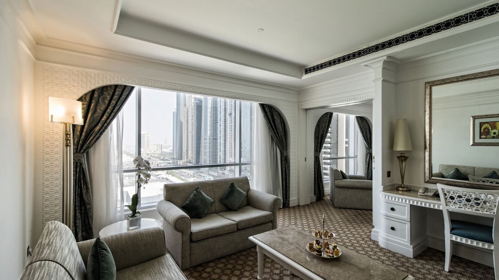 rooms-club-suite-room