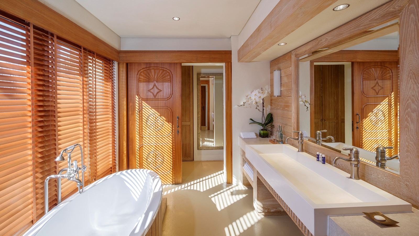 rooms-one-bedroom-exclusive-beach-villa