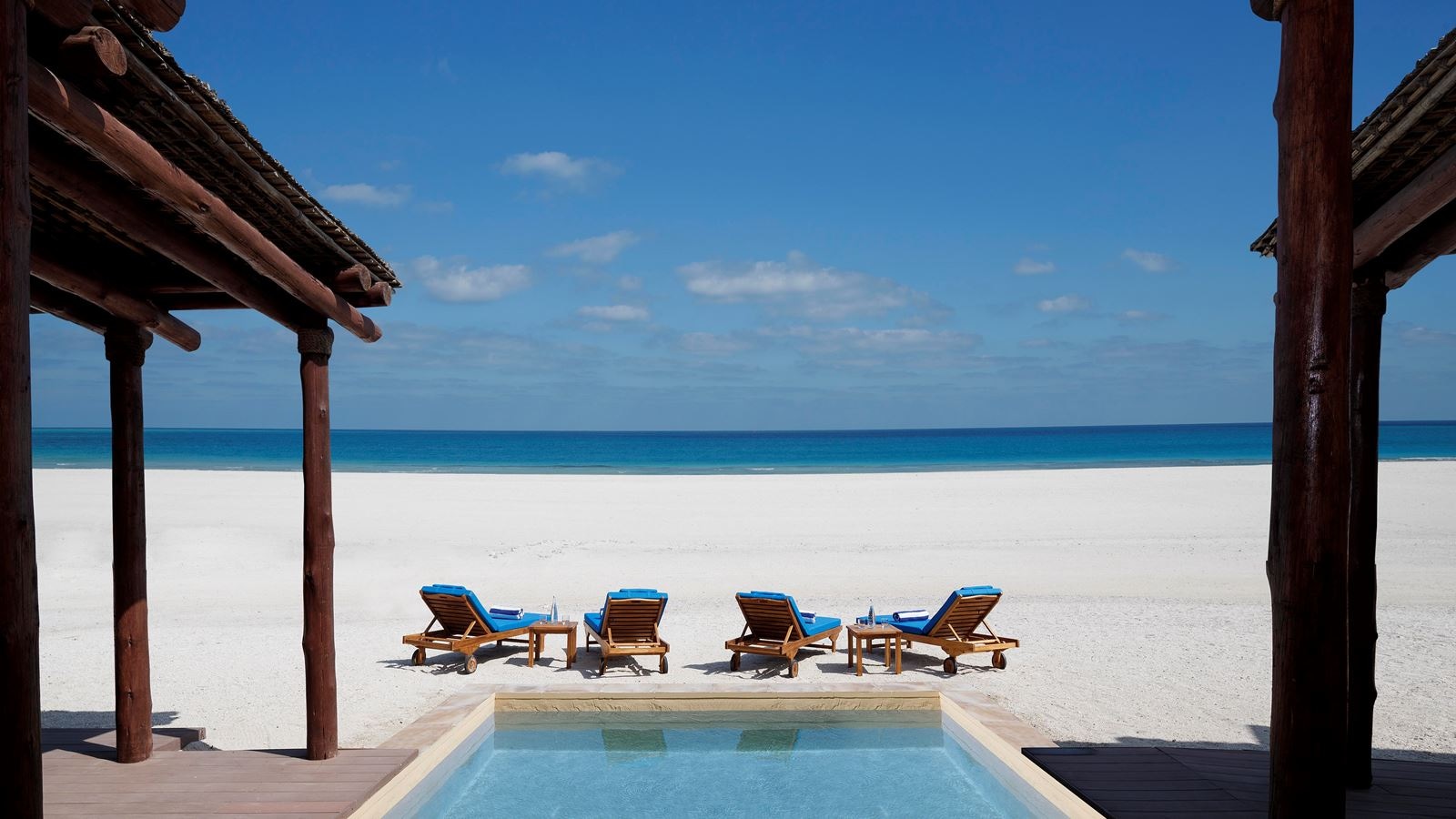 rooms-one-bedroom-beach-pool-villa