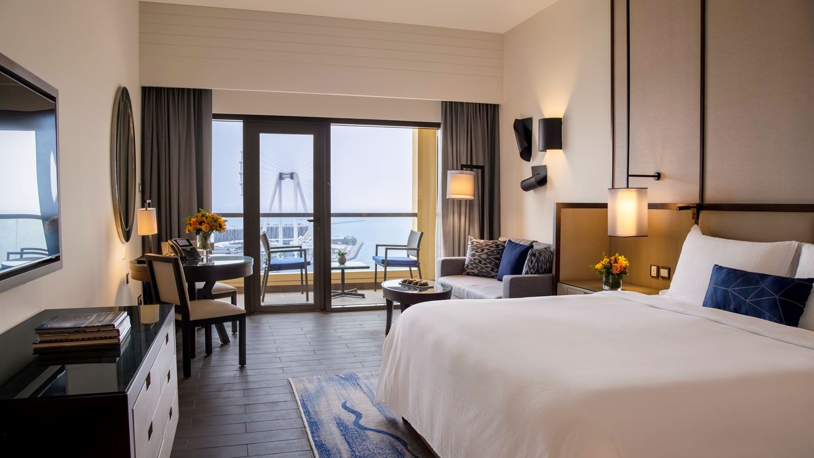 rooms-sea-front-club-rotana-room-w-balcony